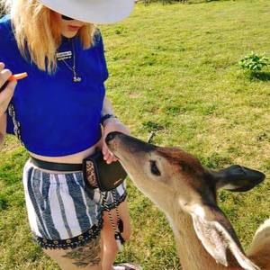 Meet your Posher, Larissa